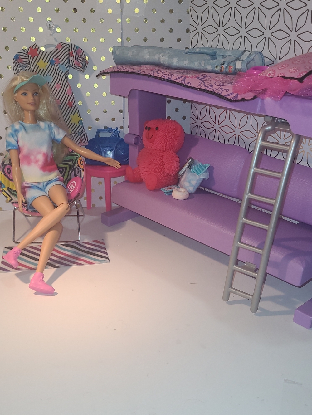 Barbie Studio,)Barbie With articulated Knees) Purple Bunk Bed Playset .